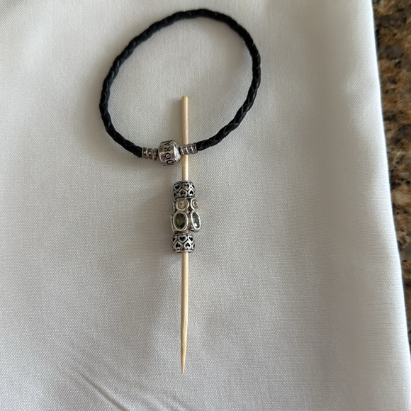 Pandora bracelet and charms bundle - Picture 7 of 8
